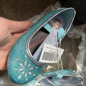 Super cute, brand new, never been worn,  FROZEN shoes Toddler size 8